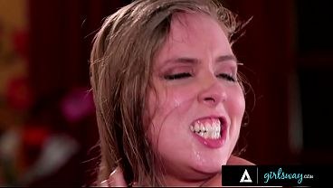 Lena Paul ensina a piranha gozar chupando buceta gostosa - Vídeo Completo