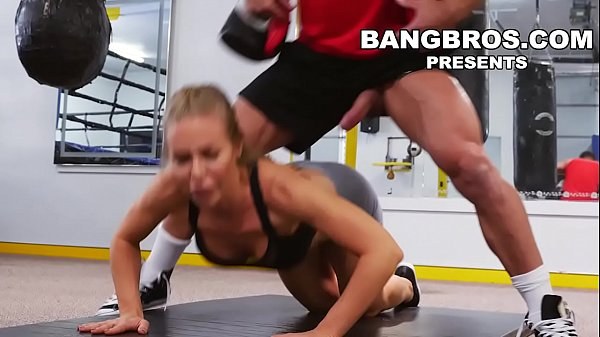 Nicole Aniston peituda fodendo gostoso depois da malhação - Vídeo Completo